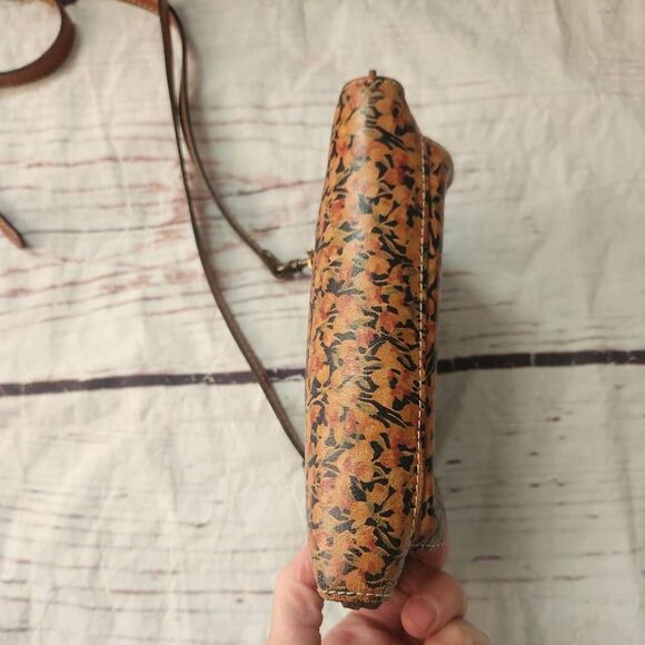 Patricia Nash Blooming Tulips Small Crossbody - Picture 4 of 7